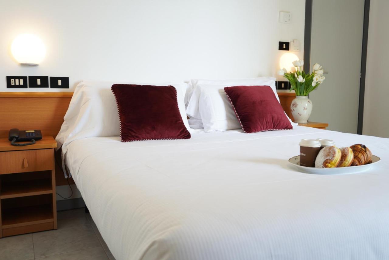 Hotel Sunset Rimini Ngoại thất bức ảnh